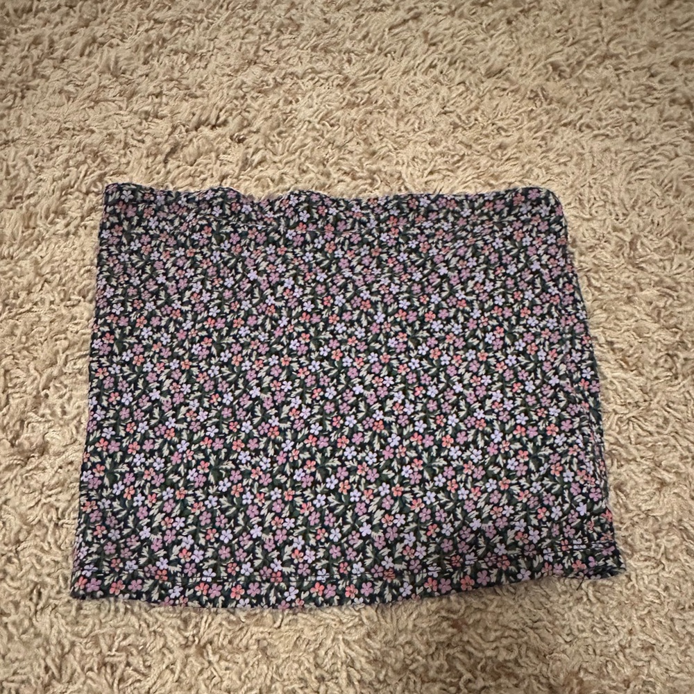 Super cute! XS AE crop top